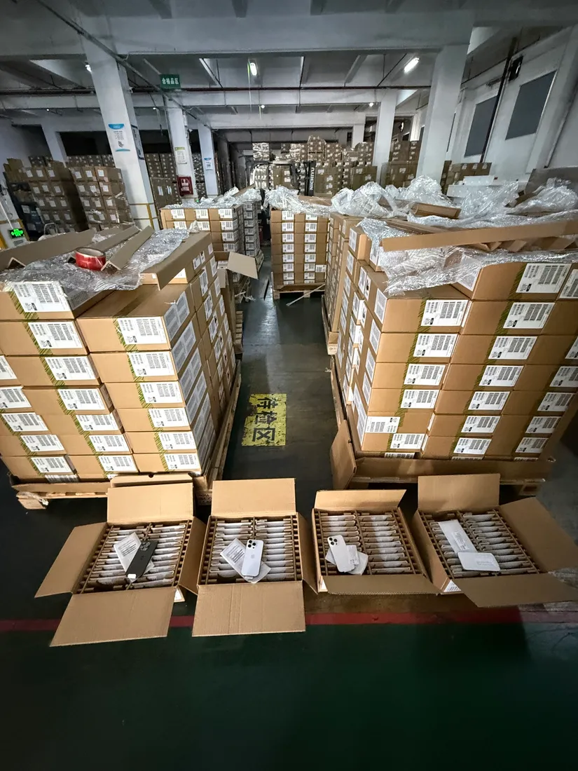 LiuDao Hong Kong warehouse stocked with pallets of Apple inventory